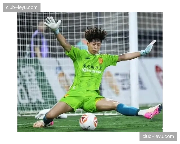 升班马重庆铜梁龙如何击败卫冕冠军：五后卫体系铸就中超最强盾